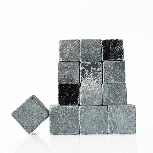 https://cdn.shopify.com/s/files/1/2565/4230/products/Sparq_Home_Whiskey_Stones_soapstones_set_600x600.jpg?v=1619643389