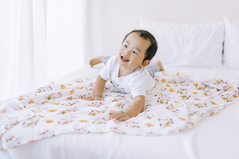 Too Hot To Swaddle? Expert Tips for Swaddling Your Baby in the Summer - The  Wee Bean