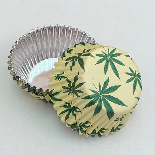 Pj Bold Green Foil Cupcake Liner with Leaf Design