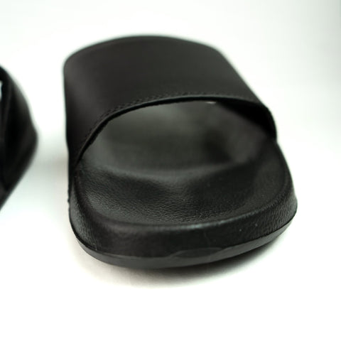 Full Toe Lift for added grip on the Black Minimalist KFG Slides