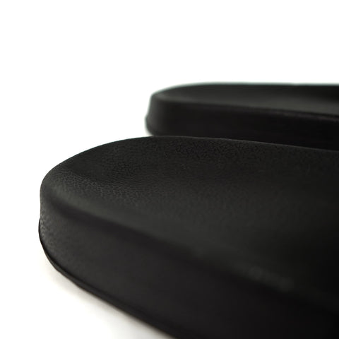 KFG Minimalist Slide negro Recessed Heel Cup para mayor estabilidad