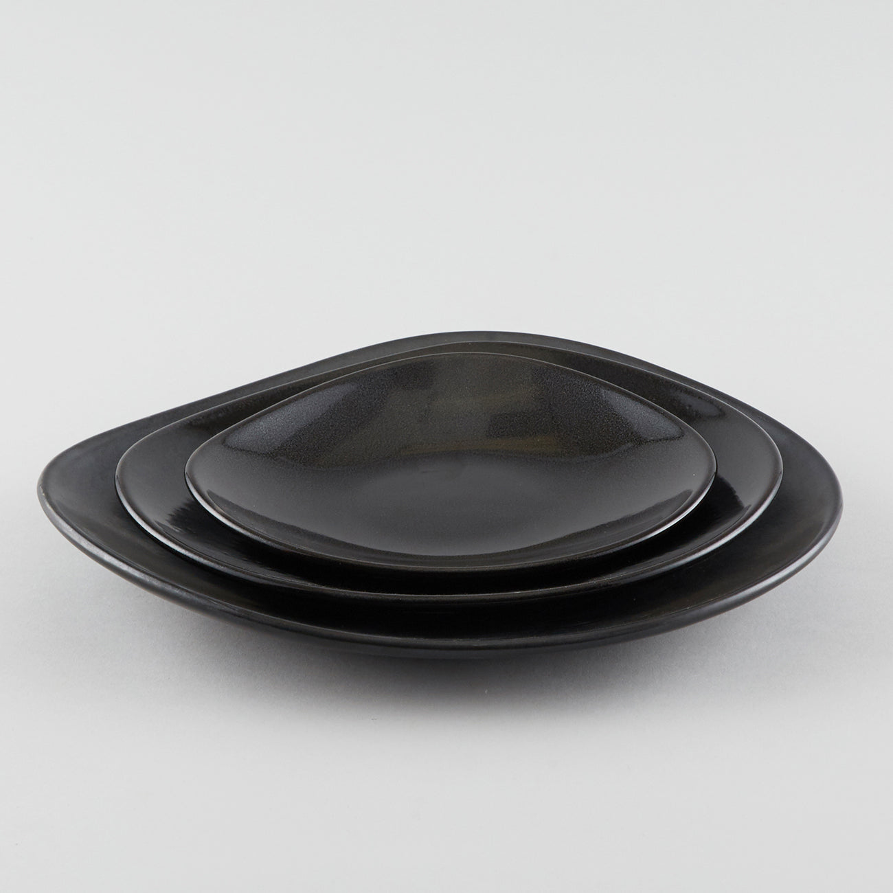 Clam Shape Plate - Black (L)