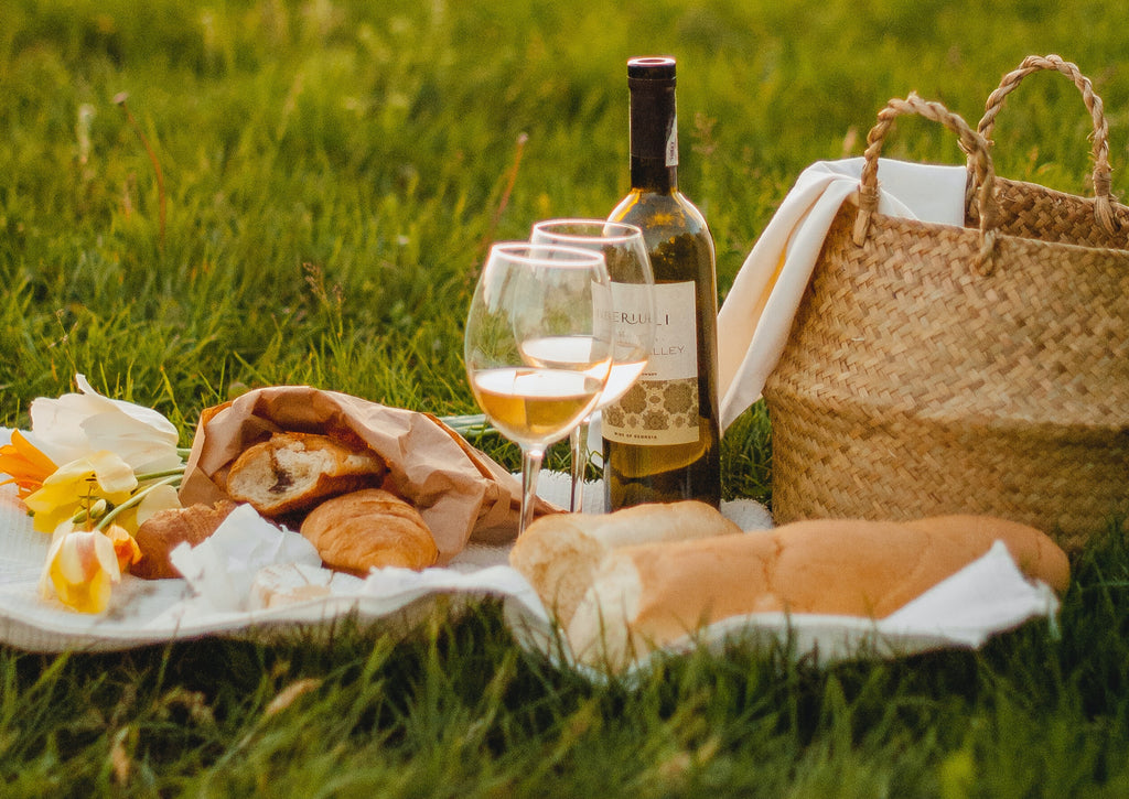 romantic first anniversary outdoor picnic