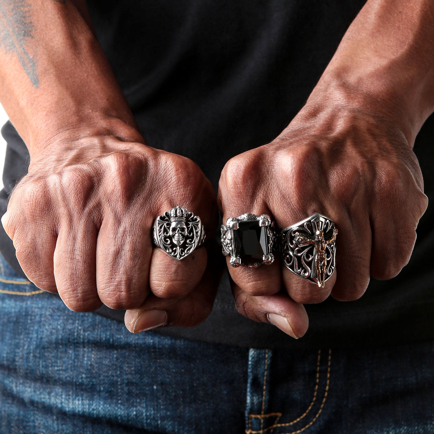 Anillo de calavera , en plata de ley.