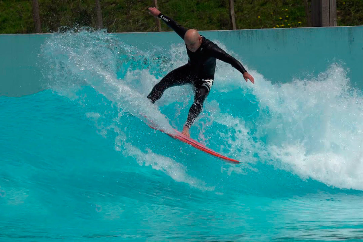 Aitor ‘Gallo’ Francesena surfing at the wavegarden in spain