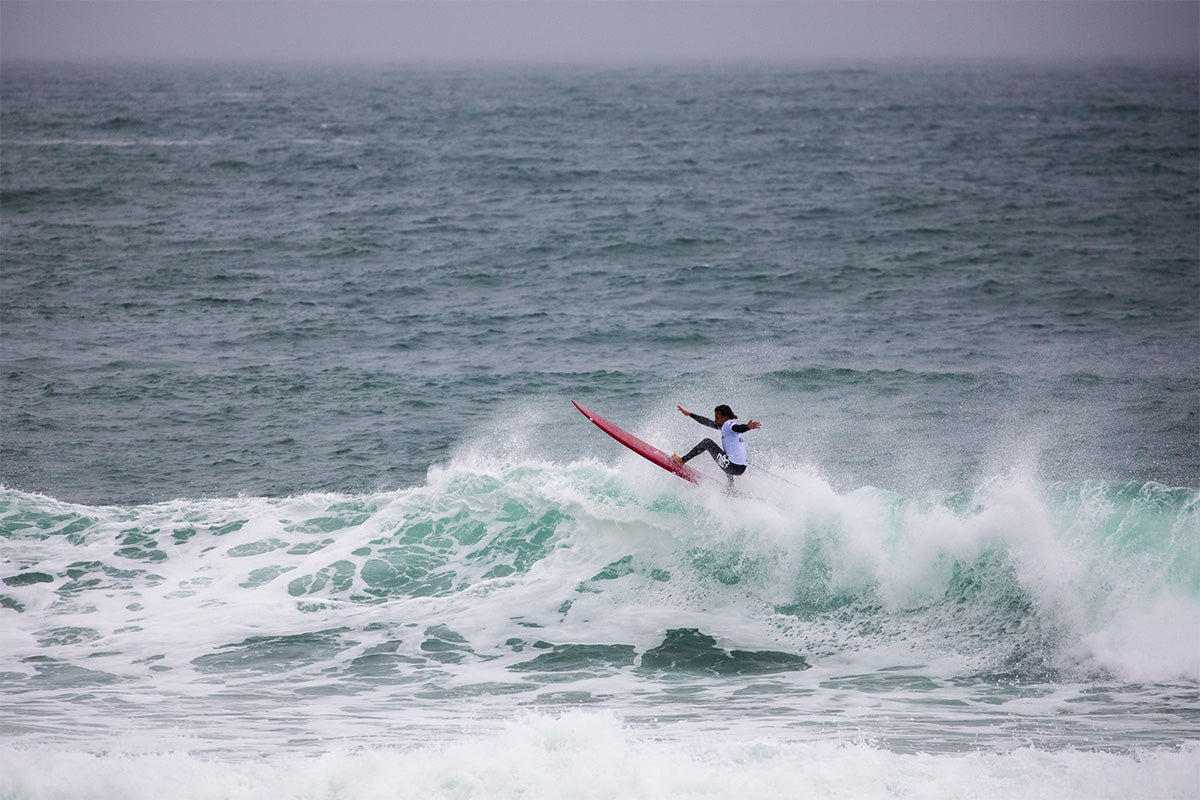 edouard delpero surfing in the final of the 2023 boardmasters surf competition which he won