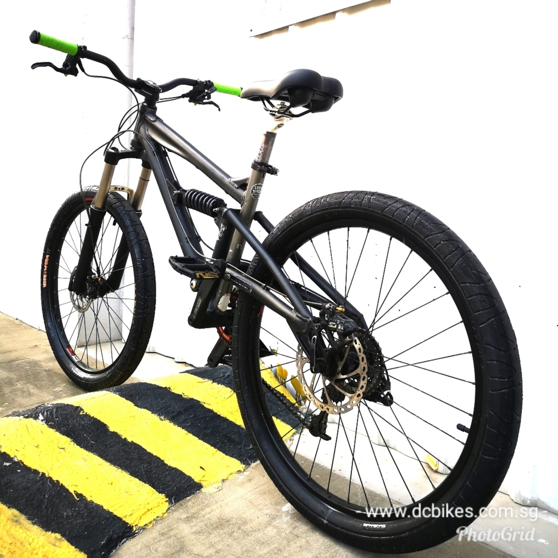 haro dual suspension mountain bike