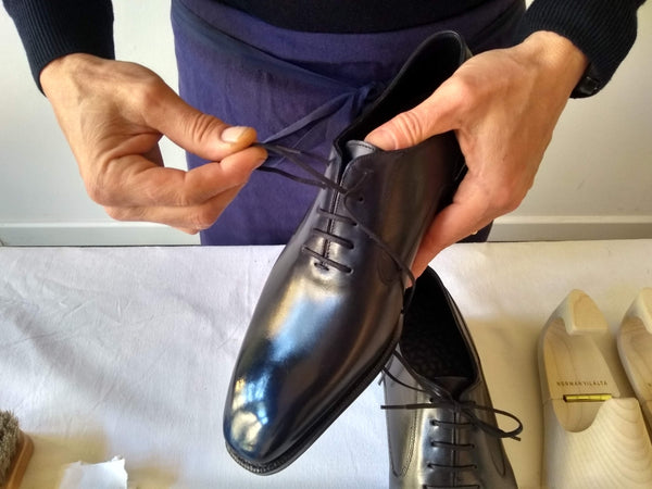 shoe polishing tips removing the laces