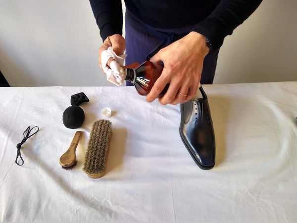 Shoe polishing tips applying shoe nourishing cream