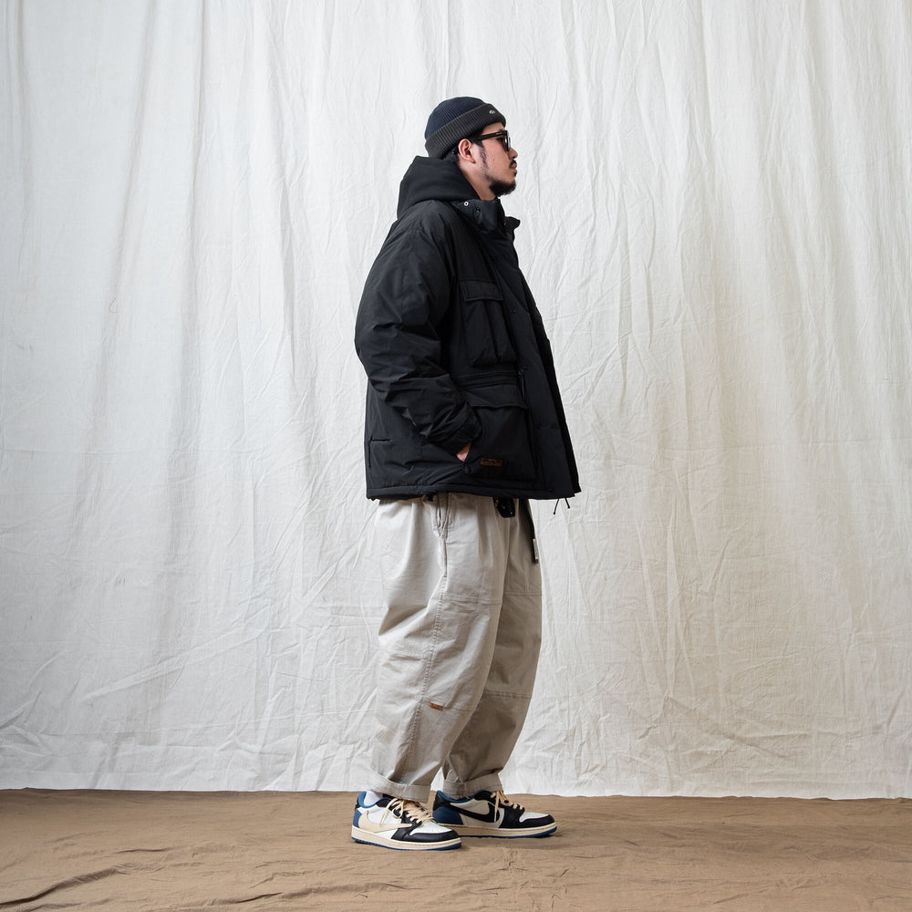 WEB限定デザイン persevere multi-pocket padded jacket