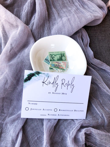 Green watercolor wedding invitations. The watercolor looks like a geode on the side and it is simple gorgeous! These are perfect for a fall wedding.
