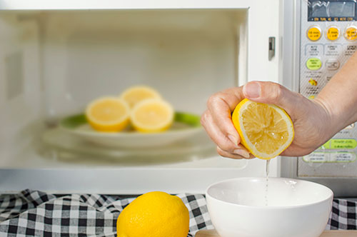 Using lemons to clean microwave