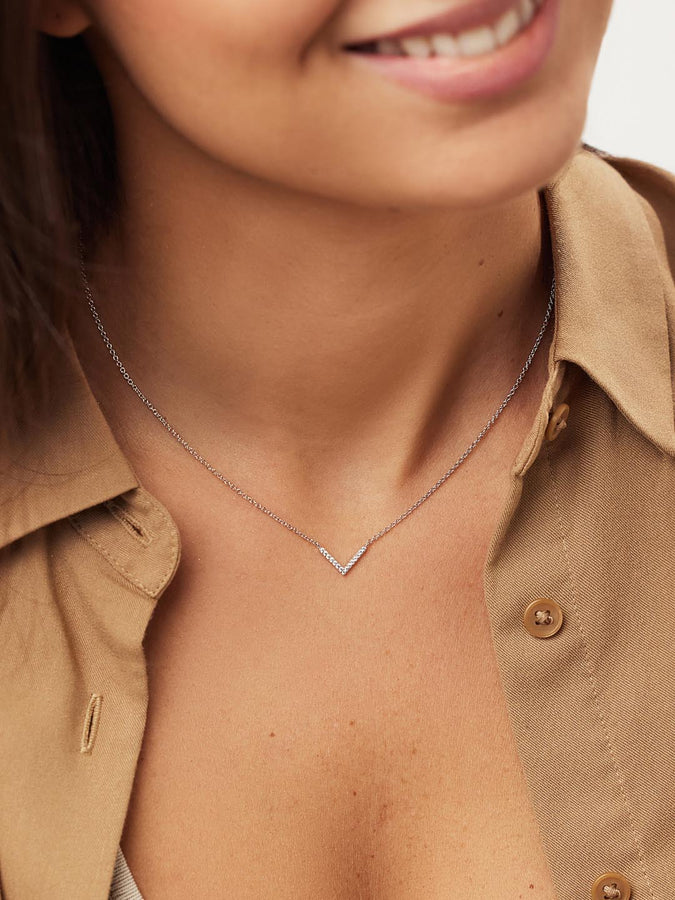 Top 7 Must-Have Silver Curb Chain Necklaces | Classy Women Collection