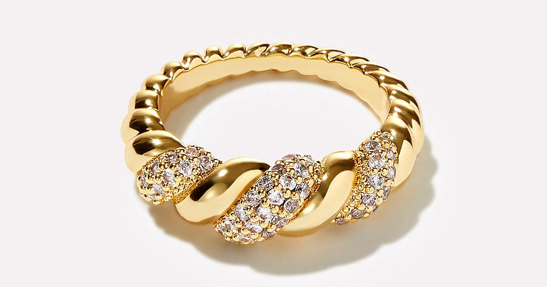 Pandora Moments Charm Key Ring 399566C00 - Pandora Jewellery from Gift and  Wrap UK