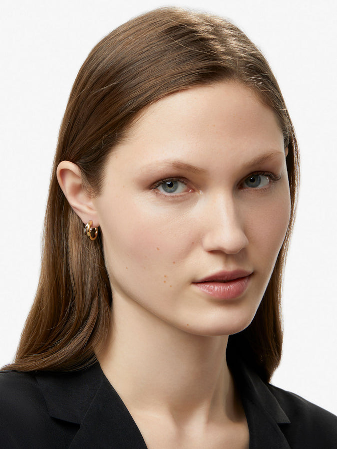 https://cdn.shopify.com/s/files/1/2579/7674/products/3-Ana-Luisa-Jewelry-Earring-Small-Hoops-Double-Hoop-Earrings-Scarlett-Two-Tone-Gold_x900.jpg?v=1700476827
