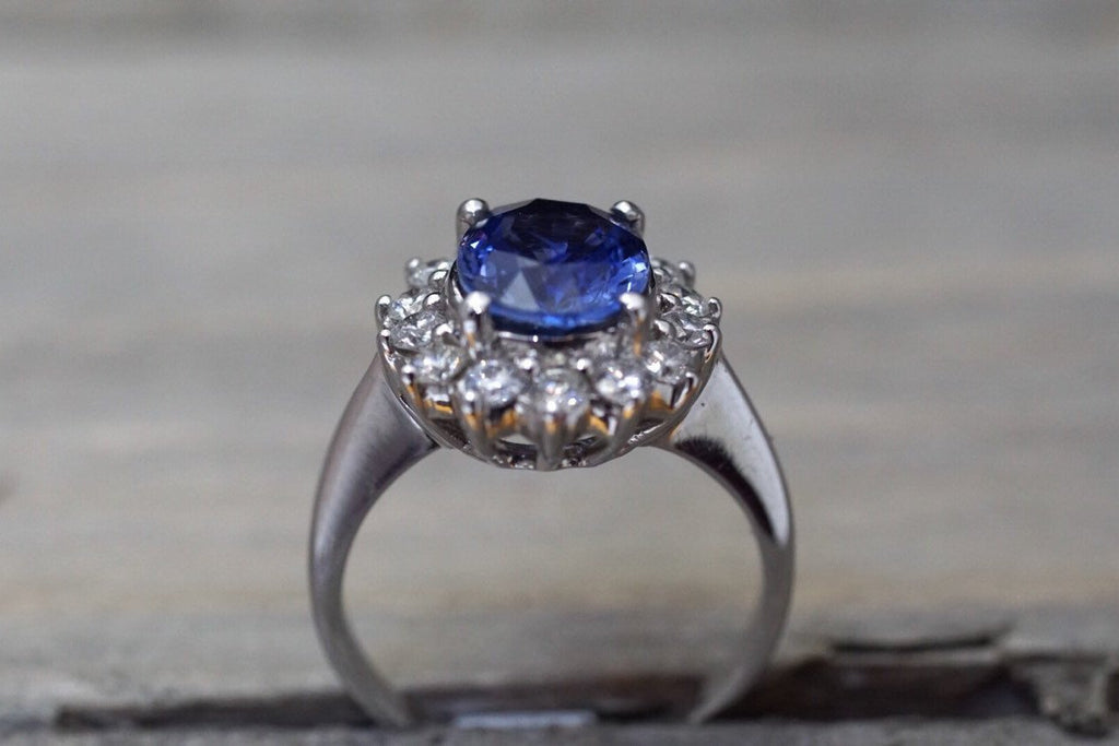 GIA CERTIFIED 18k White Gold Oval Cut Blue Sapphire Diamond Ring ...