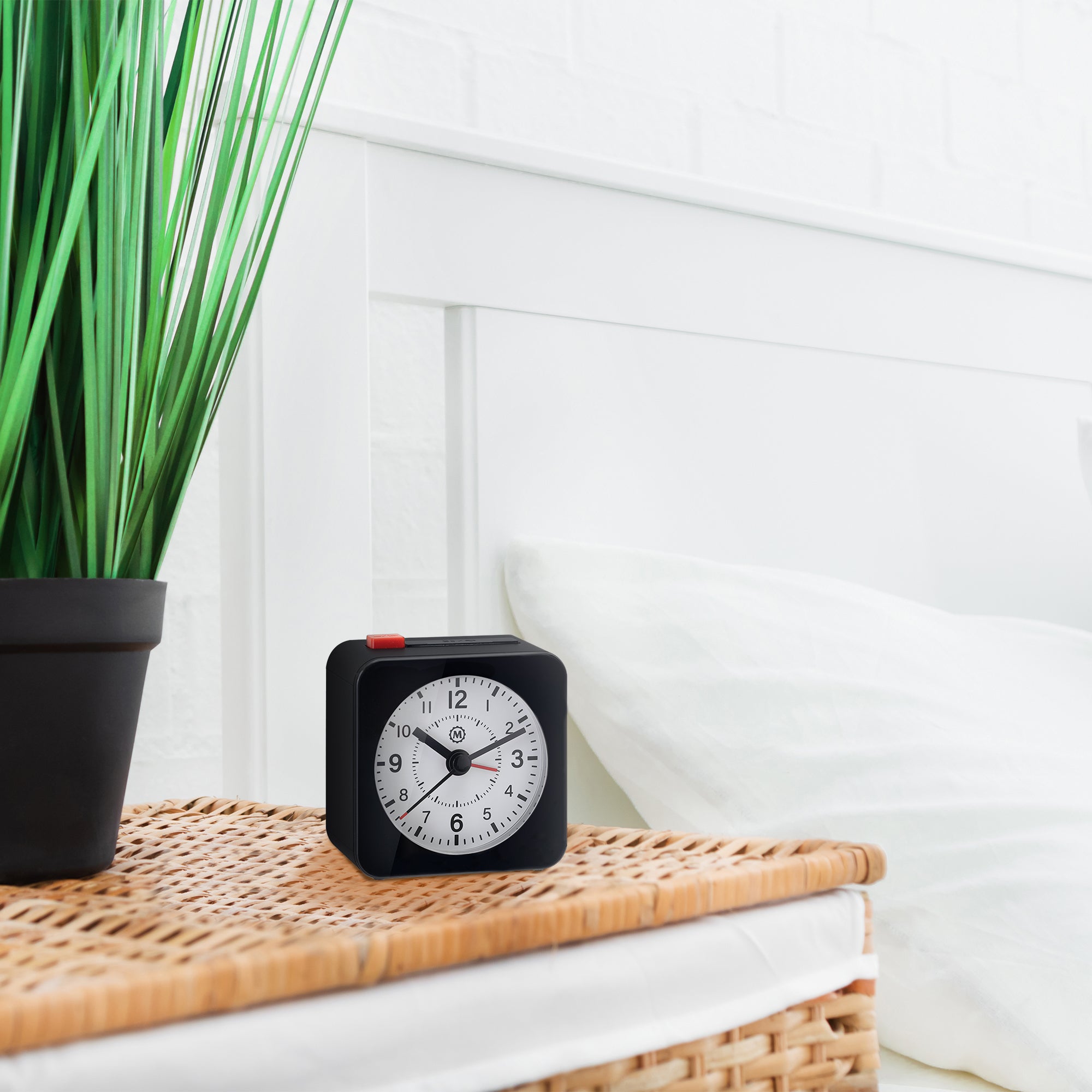 Analog Desk Alarm Clock with Auto Backlight