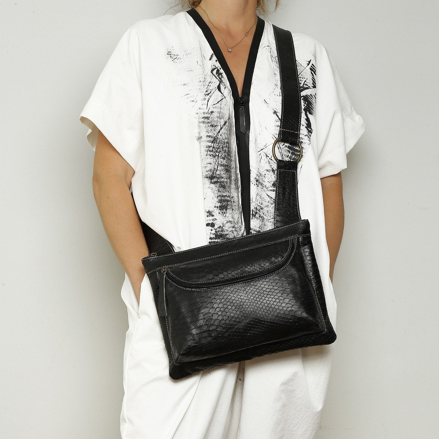 New York - Black and Silver Messenger Bag, Genuine Leather Bag, Handma – Pola V Smart Bags