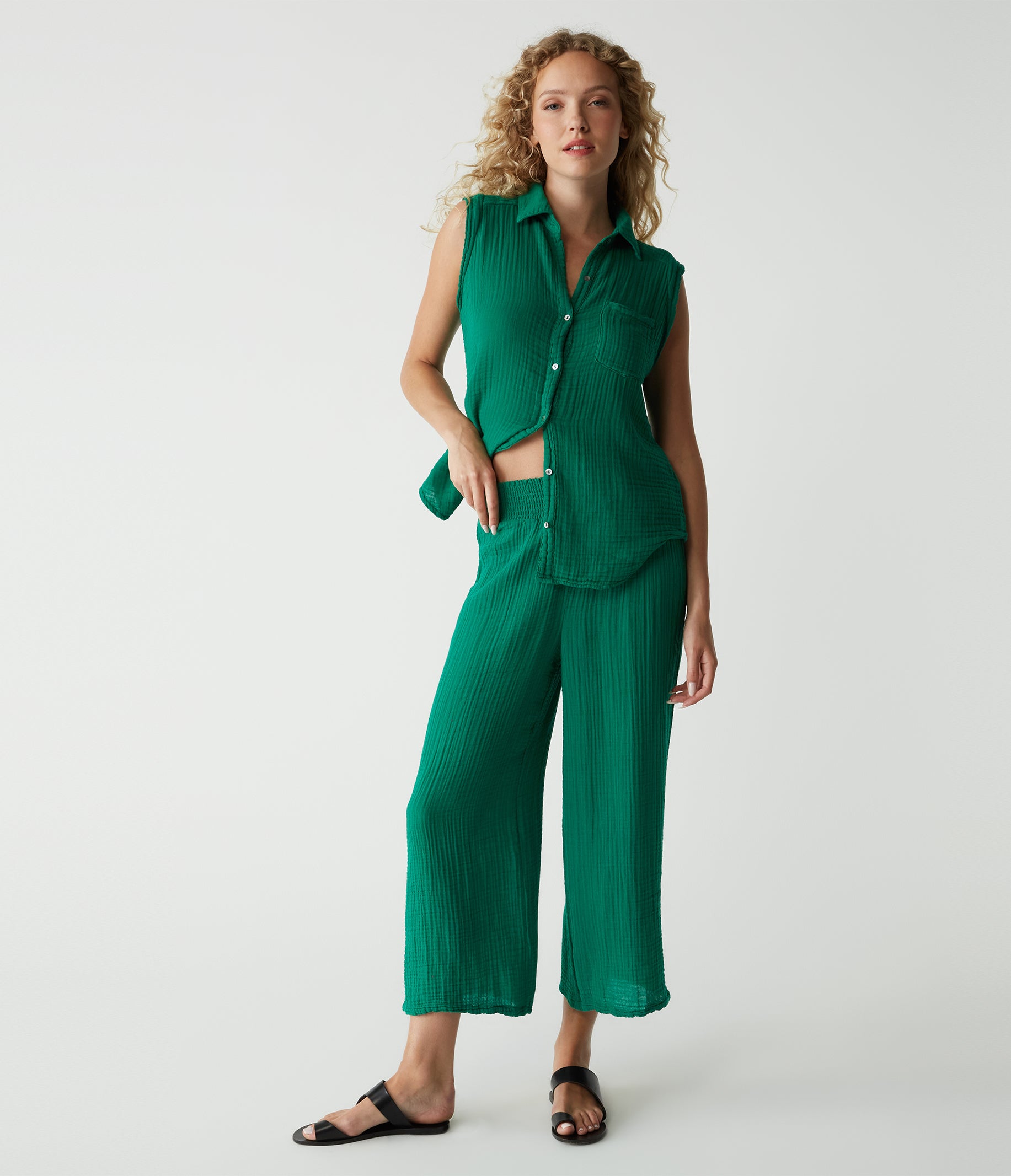 Shop Michael Stars Medina Cropped Gauze Pant In Kelly