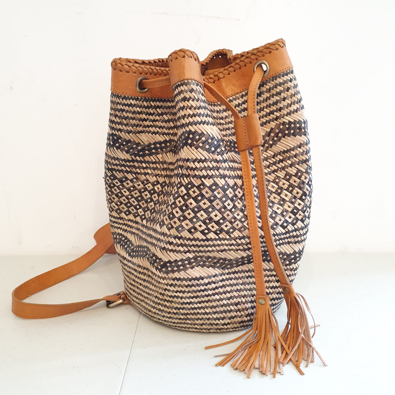 Natural Woven Bamboo Shoulder Bag With Ethnic Motif – Canggu & Co