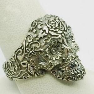 Skull signet ring