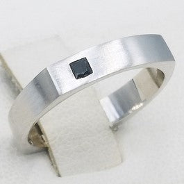 white gold wedding ring