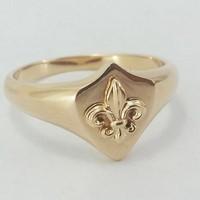 Fleur de lys signet ring in gold