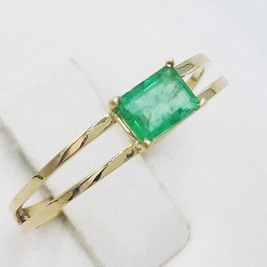 unique natural emerald ring in 18k gold