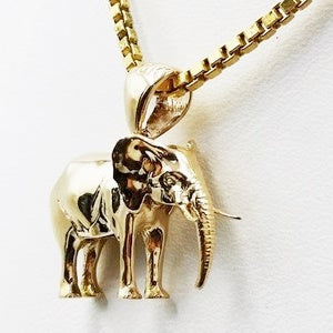 African jewelry pendant in 18k gold