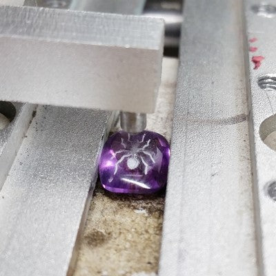 engraving of an amethyst stone by cnc means