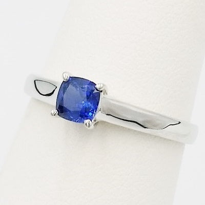 how to choose a blue sapphire engagement ring