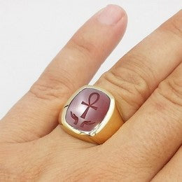 how to wear a signet ring on the ring finger of the left hand