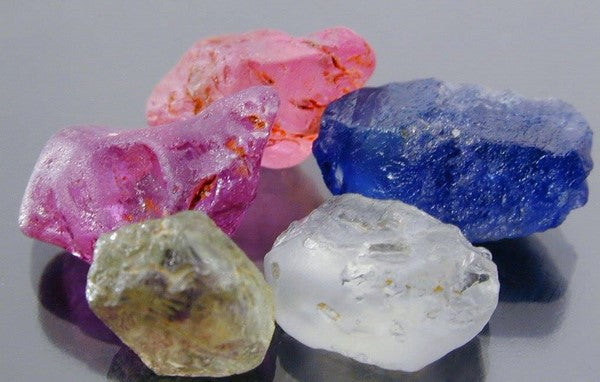 sapphire rough stones of different types and colors