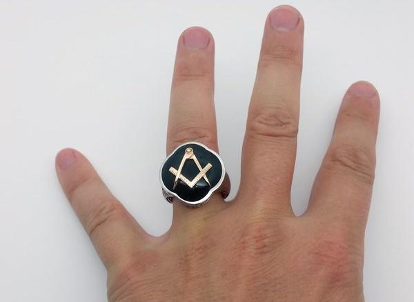 gold masonic ring wore on finger