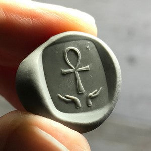 clay seal to test intaglio ring