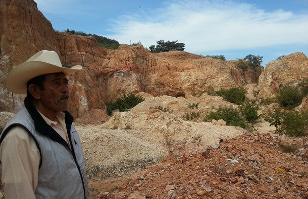 view of our guide in the opal mine, he is an ex opal hunter