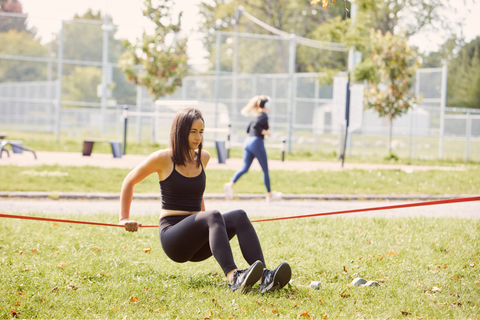 How-to do a tricep dip with your slackline