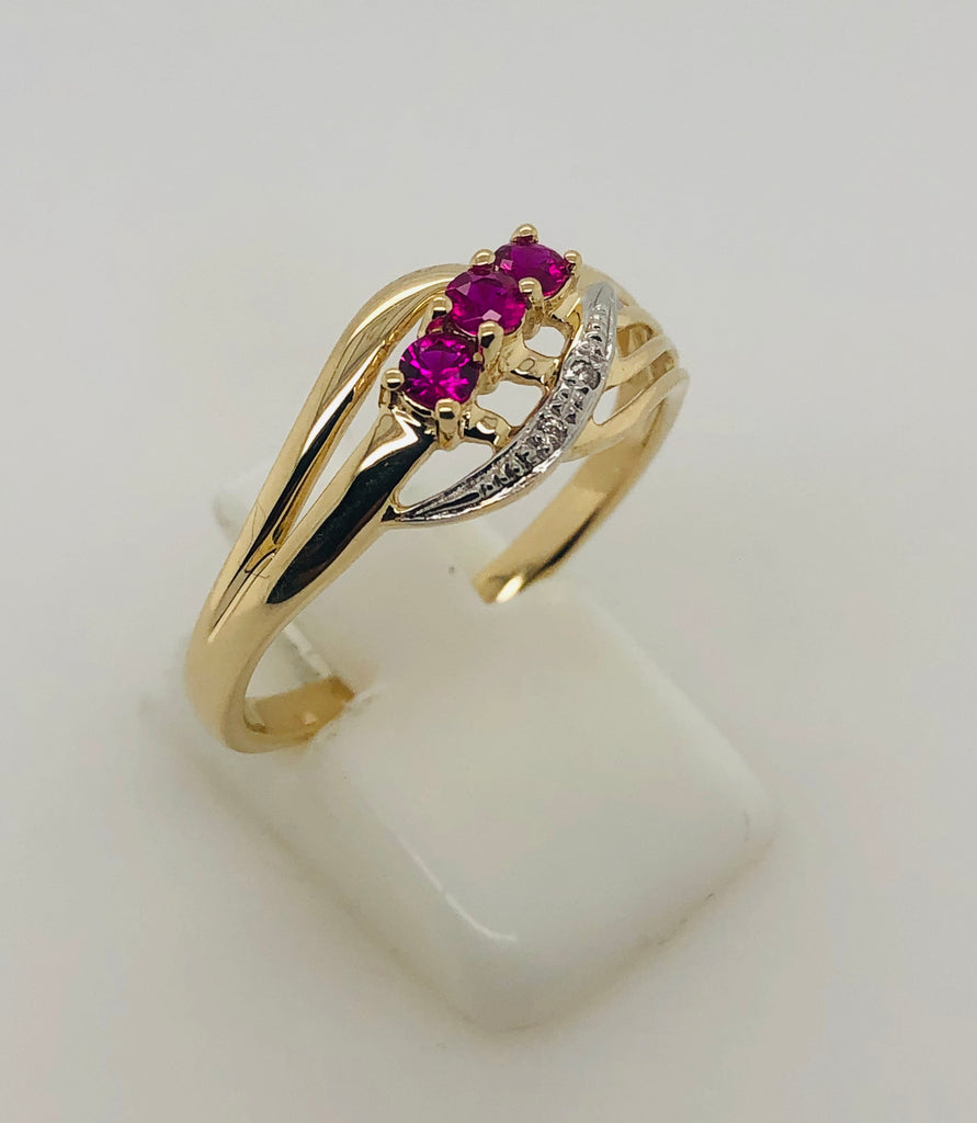 9ct Yellow Gold Diamond & Ruby Crossover Ring – Stonex Jewellers