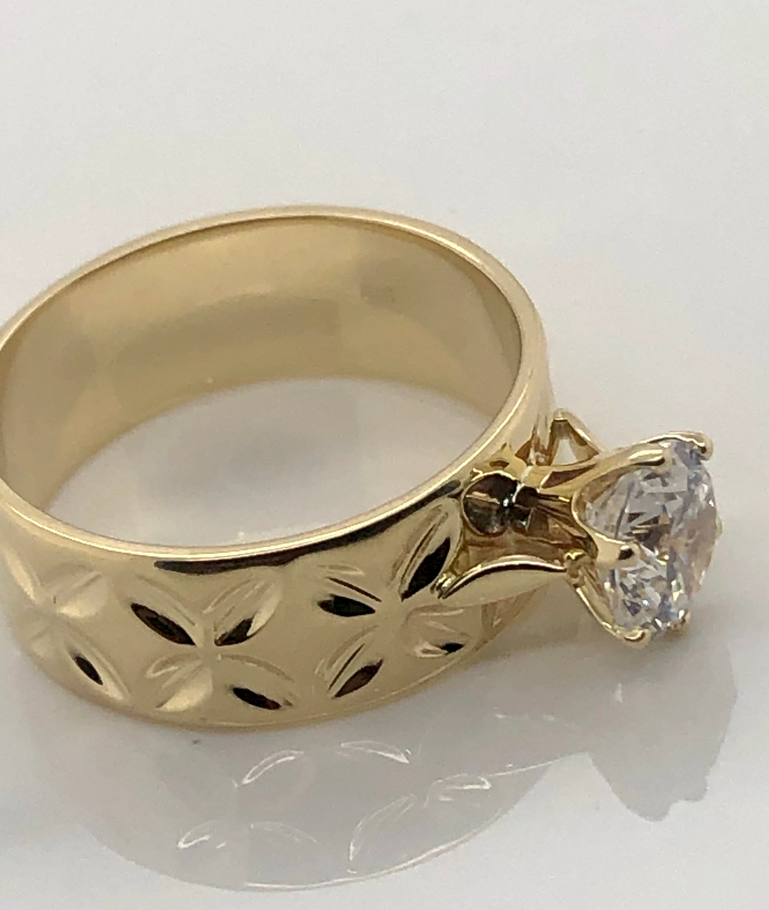 9ct Gold Ladies Cubic Zirconia Ring 008 – Stonex Jewellers