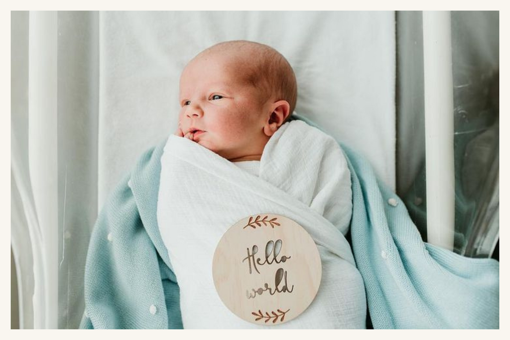 I'm Here! Baby Announcement Photo Inspiration 