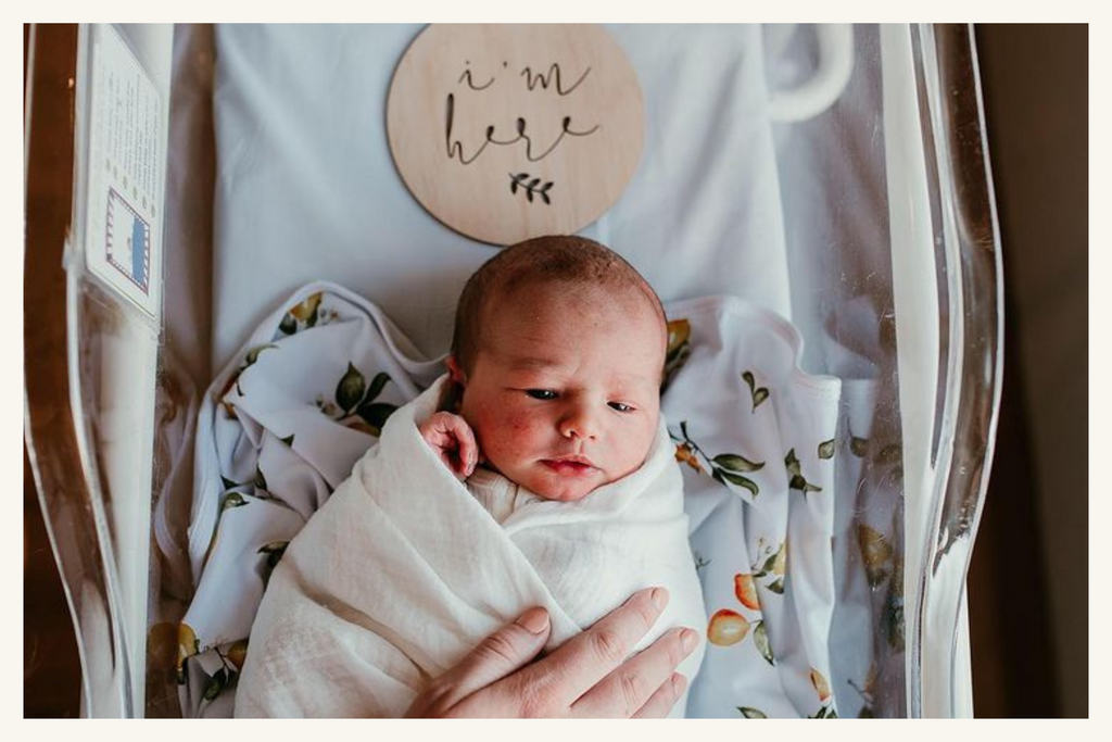 I'm Here! Baby Announcement Photo Inspiration 