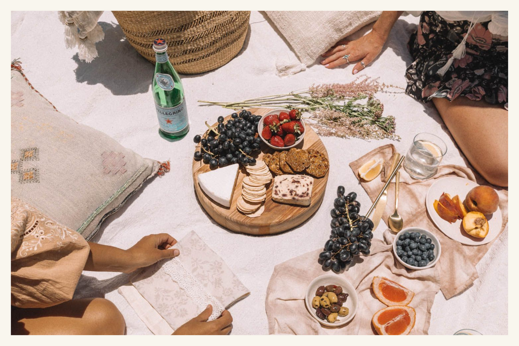 What to Bring on a Family Picnic - Create a Memorable and Stress-Free Time!