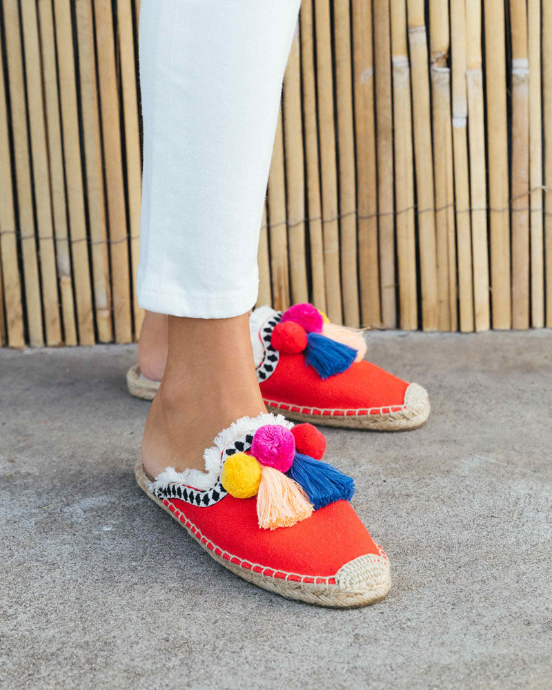 soludos pom pom sandals