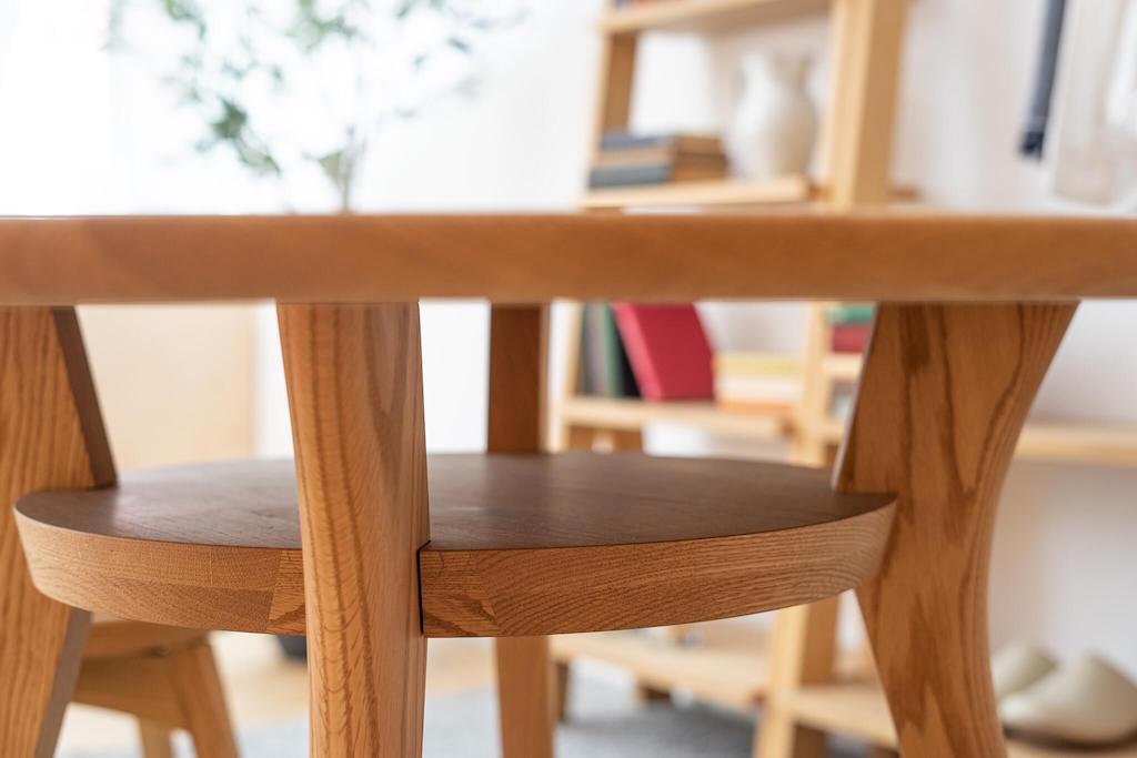 AGILE 實木圓桌 桌下可置放物品