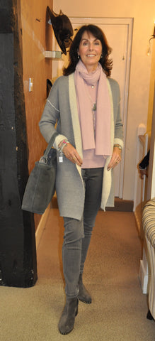 Autumn outfit pale pink and grey cashmere scarf 