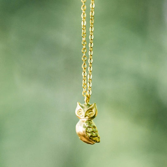 Flying Bee Charm Necklace – Rebecca Accessories