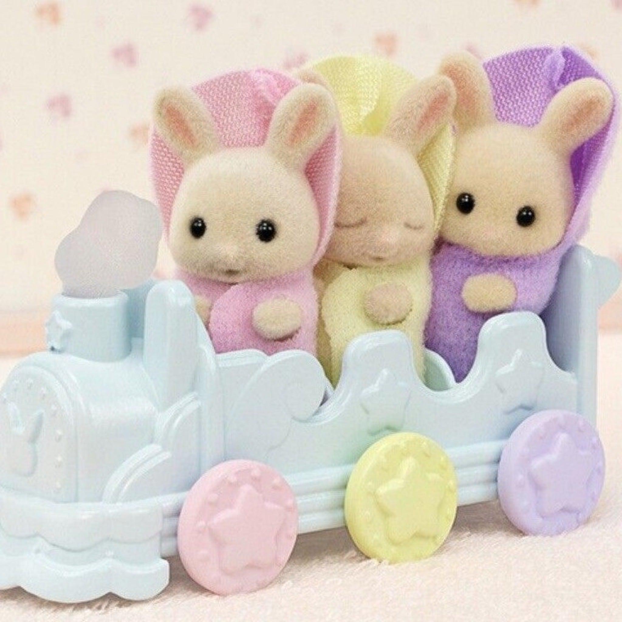 https://cdn.shopify.com/s/files/1/2598/1878/files/epoch-everlasting-play-calico-critters-triplets-baby-bathtime-set-cc2076-legacy-toys-2.jpg?v=1685771671