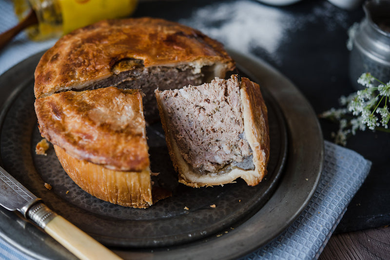 Пай на английском. Melton Mowbray Pork pie. Порк Пай пирог. Лестерширский пирог. Лестерширский пирог со свининой.