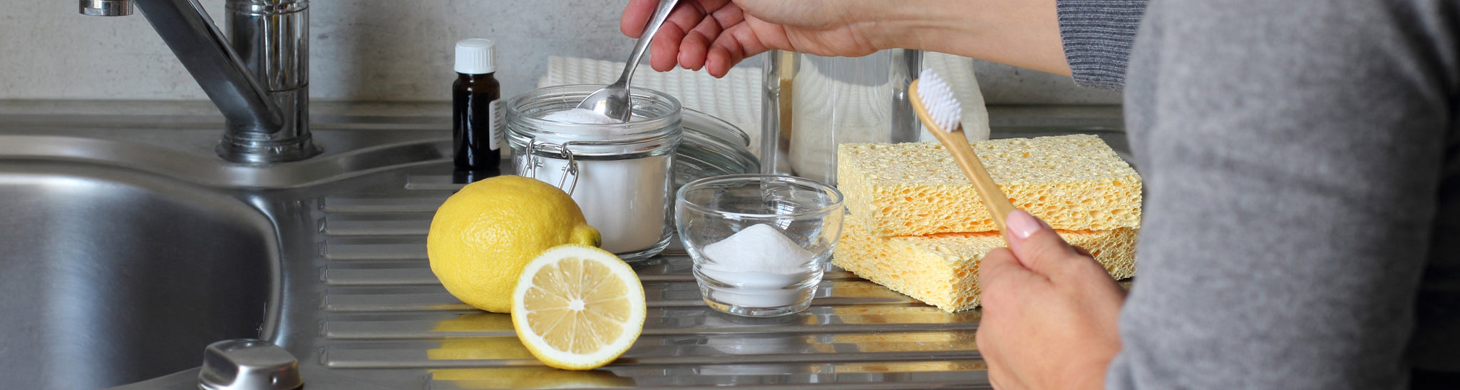 7 brilliant hacks to clean your microwave oven in no time!