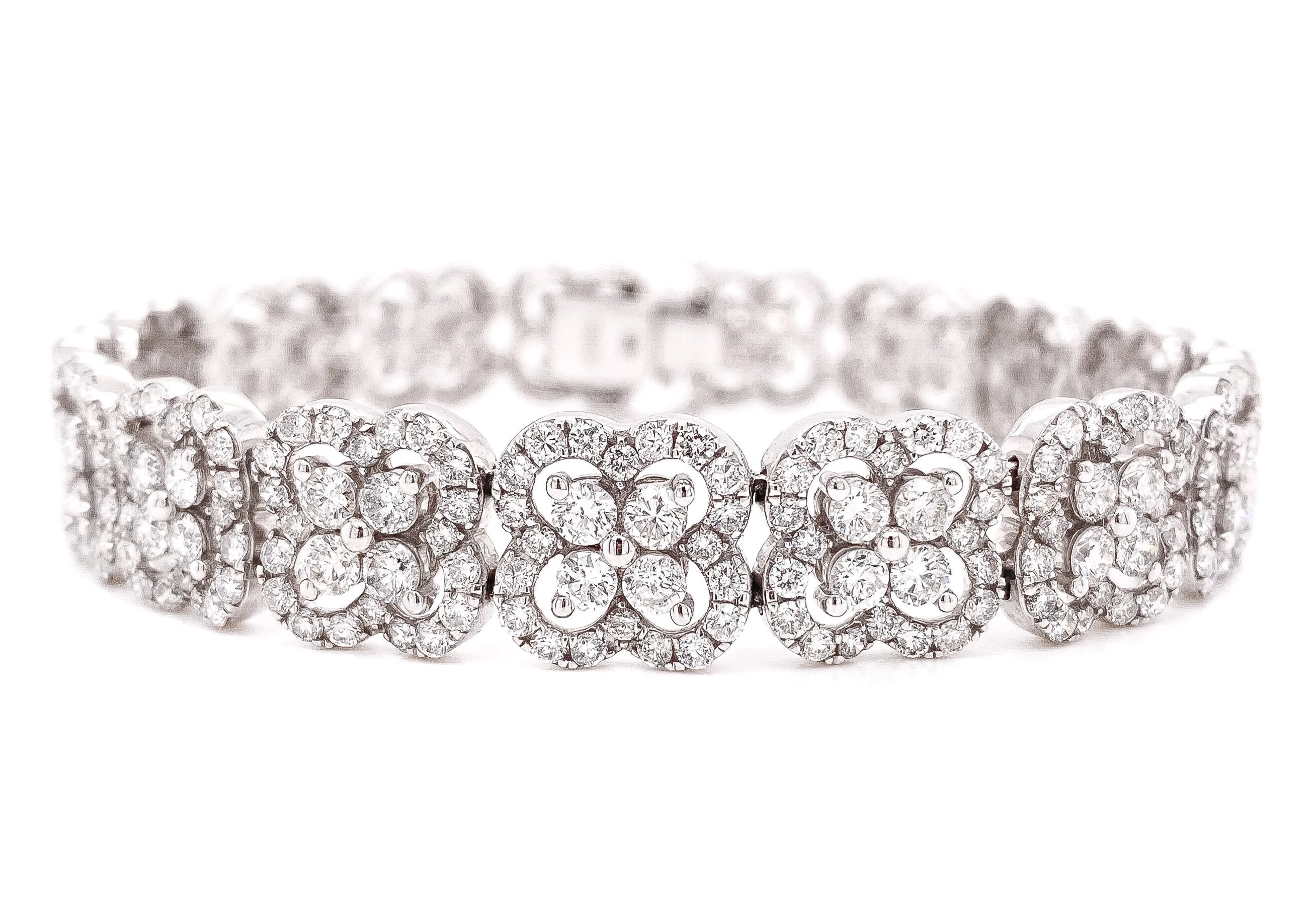 12.50ct 18k White Gold Flower Design bracelet